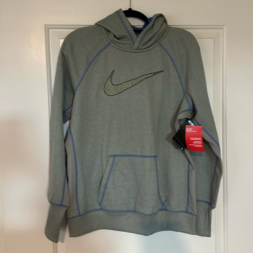 Nike light grey therma fit hoodie sweatshirt size L new with tags